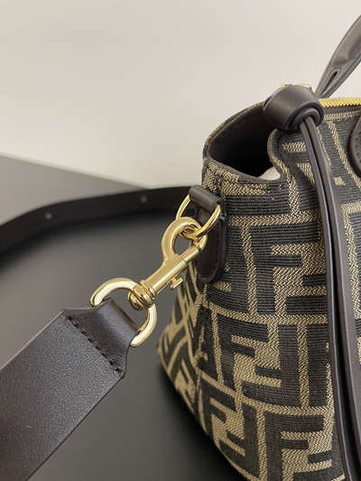 フェンディバッグ細部ディテール